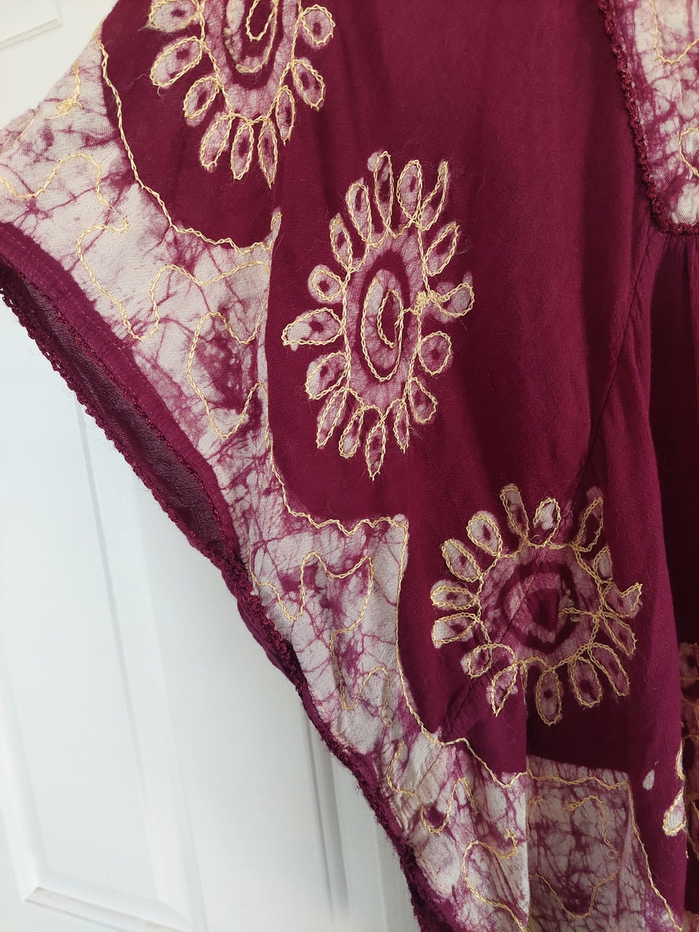 Moda Burgundy Tunic with Cream Tie-Dye and Embroidered Motifs - Picture 3 of 4